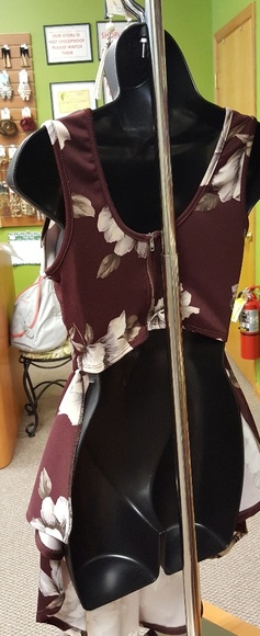 Ladies Beautiful Maroon  Flower Top - Picture 2 of 3